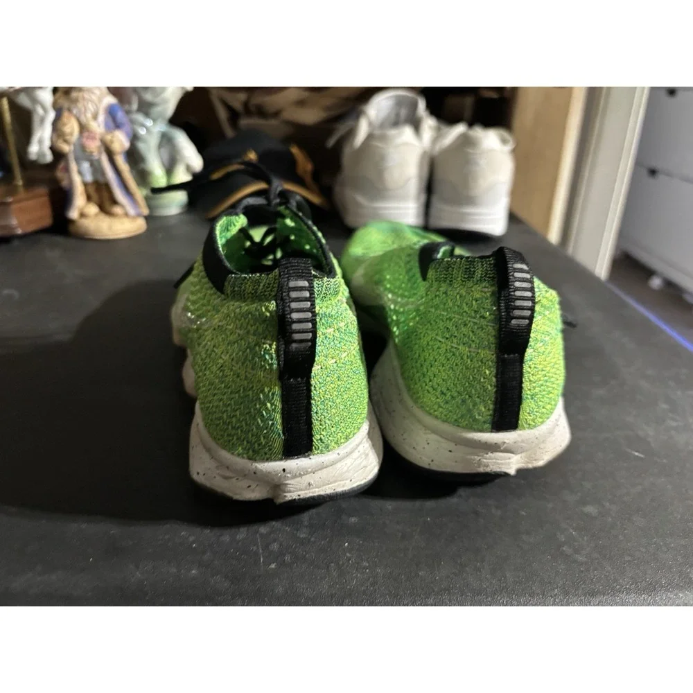 Nike Women 's Flyknit Zoom Agility Running Shoes. Size US 9 Green